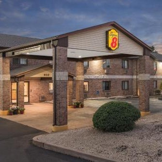 Super 8 by Wyndham Farmington Thumbnail