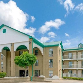 Super 8 by Wyndham Lakeland Thumbnail