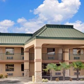 Super 8 by Wyndham Byron/South Macon Thumbnail