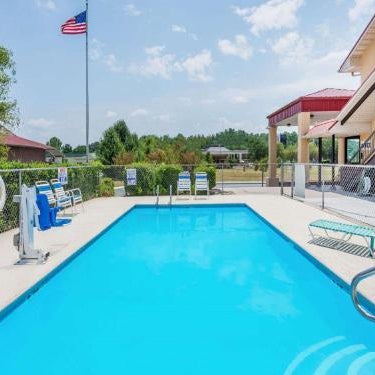 Super 8 by Wyndham Cleveland Thumbnail