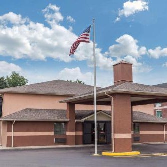 Super 8 by Wyndham Carrollton Thumbnail