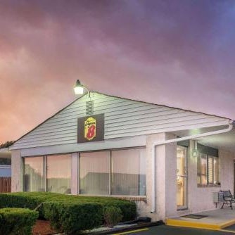 Super 8 by Wyndham Centerville-Richmond Thumbnail