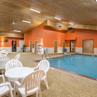 Super 8 by Wyndham Brookings Thumbnail