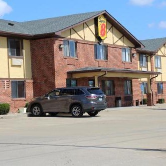 Super 8 by Wyndham Warrenton Thumbnail