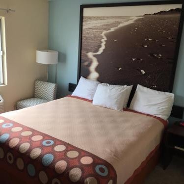 Super 8 by Wyndham College Station Thumbnail