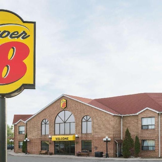 Super 8 by Wyndham Mt Hope Hamilton Intl Arpt ON Thumbnail