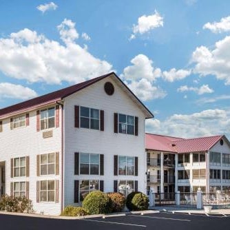 Super 8 by Wyndham Sevierville Riverside Thumbnail