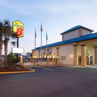 Super 8 by Wyndham Hammond Thumbnail