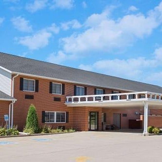Super 8 by Wyndham New Hampton Thumbnail