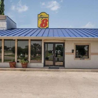 Super 8 by Wyndham San Marcos Thumbnail