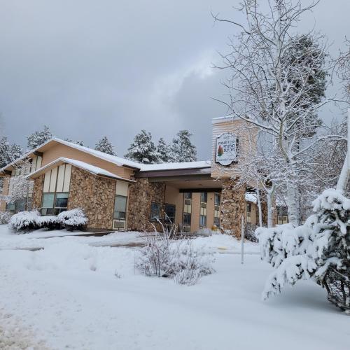 Pinetop Studio Suites Thumbnail