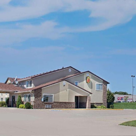 Super 8 by Wyndham Charles City Thumbnail