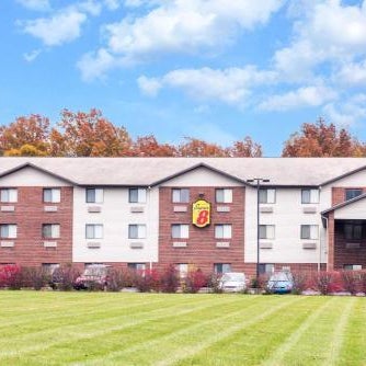 Super 8 by Wyndham Richfield/Cleveland Thumbnail