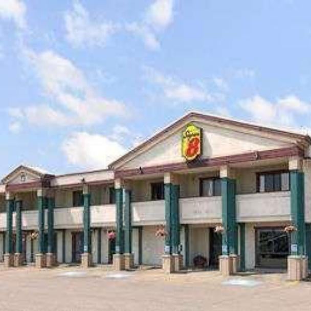 Super 8 by Wyndham Red Deer Thumbnail