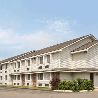 Super 8 by Wyndham Portland/Westbrook Area Thumbnail