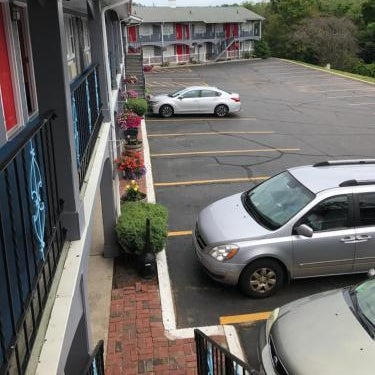 Super 8 by Wyndham Sturbridge Thumbnail