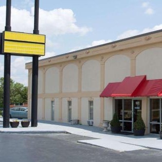 Super 8 by Wyndham Greensboro Thumbnail