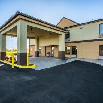 Super 8 by Wyndham Galesburg Thumbnail