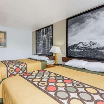 Super 8 by Wyndham Fairmont Thumbnail