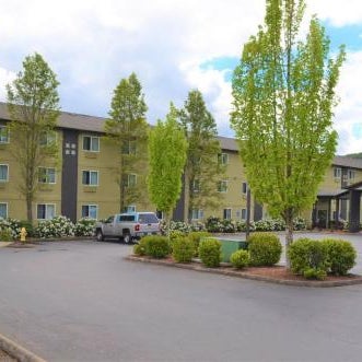 Super 8 by Wyndham Roseburg Thumbnail