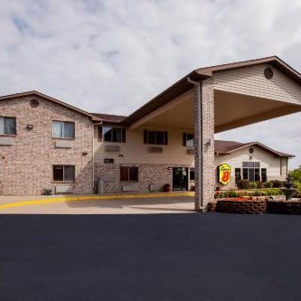 Super 8 by Wyndham Big Rapids Thumbnail