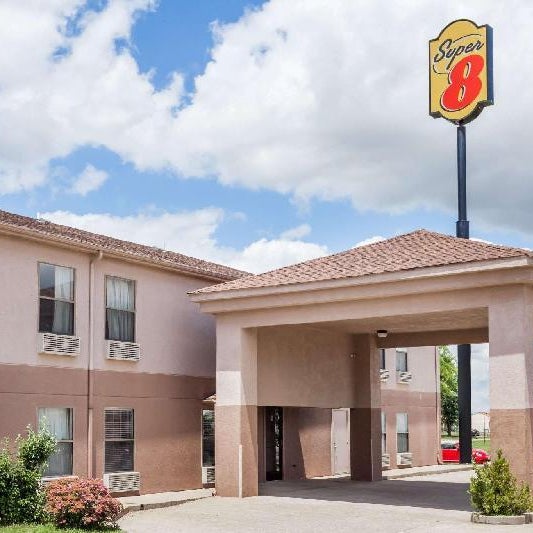 Super 8 by Wyndham Harrisburg Thumbnail