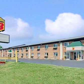 Super 8 by Wyndham Kenmore/Buffalo/Niagara Falls Area Thumbnail