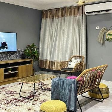 1 Bedroom Sleeps 2 -Free Parking -Children welcome