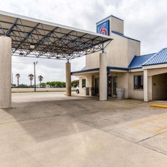 Quality Inn & Suites Port Lavaca near Lighthouse Beach Thumbnail