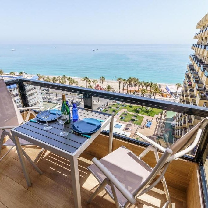 Amazing views Beachfront Apartment with Swimming Pool