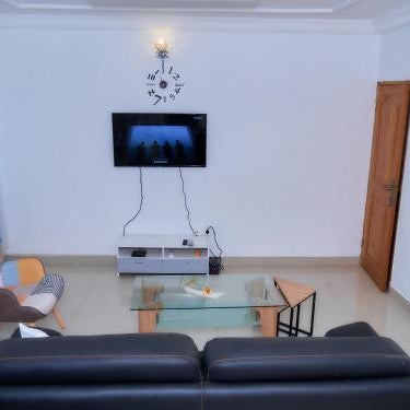NAIVELI-PALM Appartement meublé sobre et chic Thumbnail