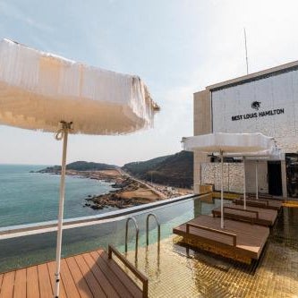 Best Louis Hamilton Hotel Ocean Terrace Thumbnail