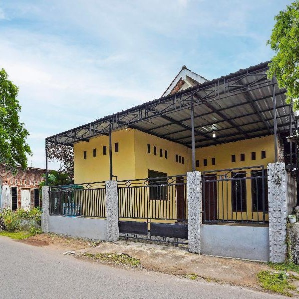 SPOT ON 91869 Insan Mulia Kost Syariah Thumbnail