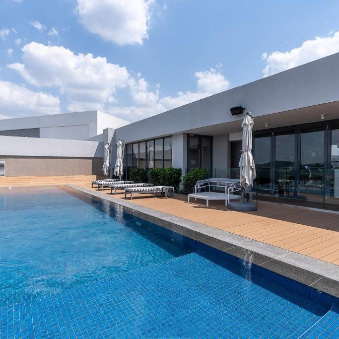 11 Floors in the Sky - Luxurious 1 Bedroom
