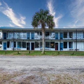 Bells Marina & Fishing Resort - Santee Lake Marion by I95 - Family Adventure, Pets on Request! Thumbnail