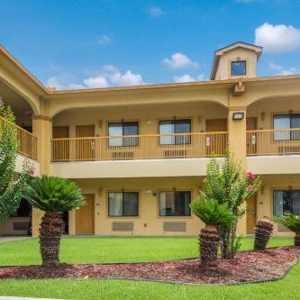 Americas Best Value Inn & Suites Tomball Thumbnail