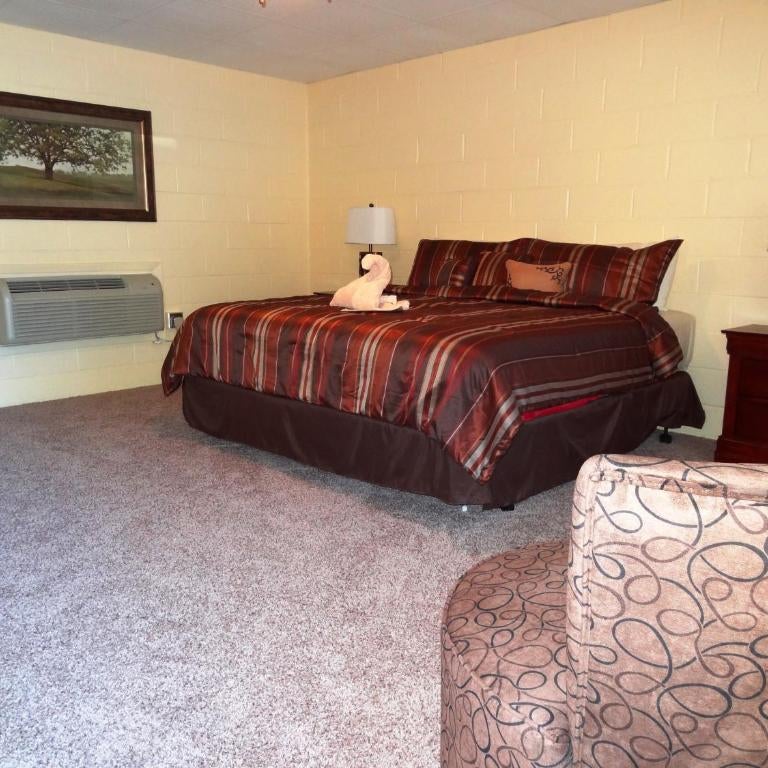 JI6 - JI6, King Guest Room at the Joplin Inn