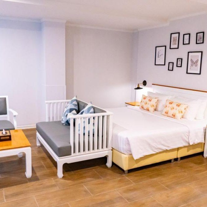 J Place Hotel Thumbnail