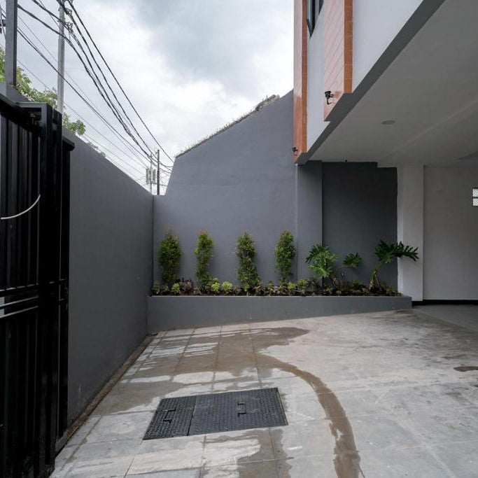 Sans Hotel Max Living Cengkareng Thumbnail