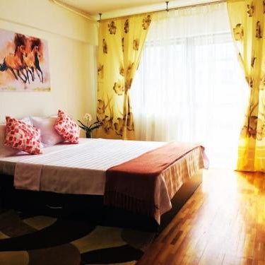 City Center Unirii Square Private rooms with City View - Shared Amenities Thumbnail