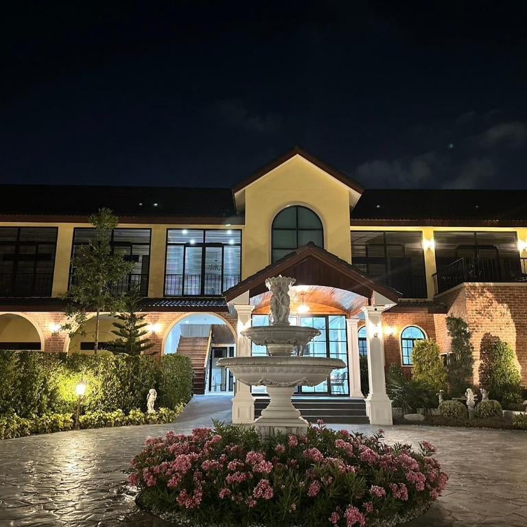 Cottage Pine Rayong Resort & Cafe