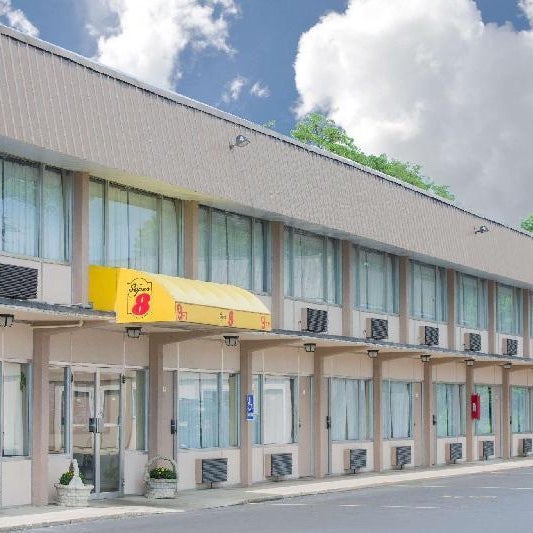 Super 8 by Wyndham Ashland Thumbnail
