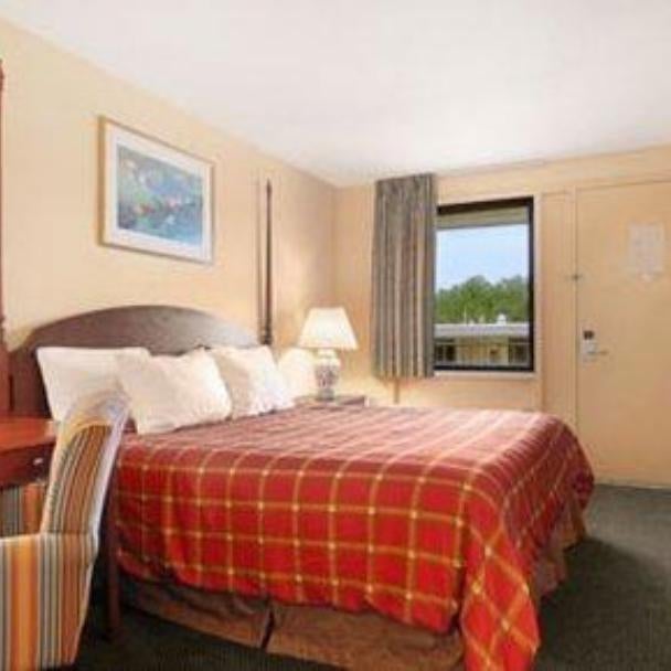 Days Inn by Wyndham College Park Airport Best Road Thumbnail