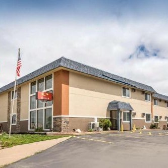 Econo Lodge La Crosse Thumbnail