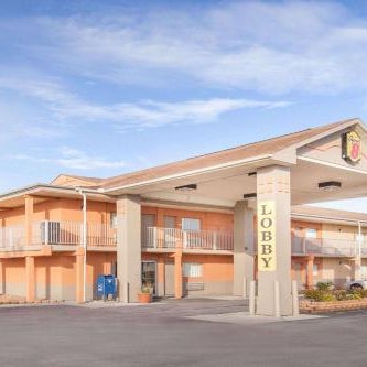 Super 8 by Wyndham Millbury/Toledo Thumbnail