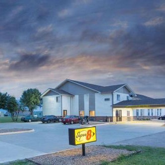 Super 8 by Wyndham Belleville Thumbnail