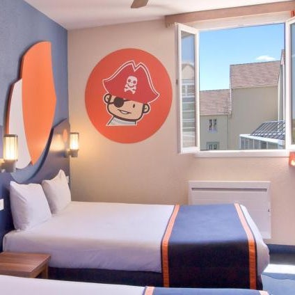 Explorers Hotel At Disneyland Paris Thumbnail