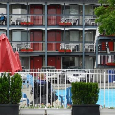 Kings Inn Near the Falls Thumbnail