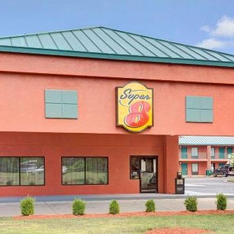 Super 8 by Wyndham Gainesville Thumbnail