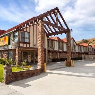 Super 8 by Wyndham Santa Clarita/Valencia Thumbnail